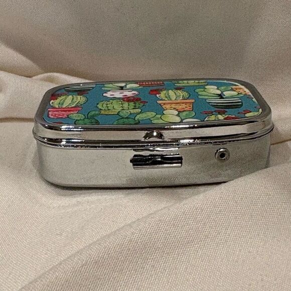 Succulent Cacti Cactus Travel Pill Box 2 Compartment Medicine Pill Case NEW - Picture 3 of 5